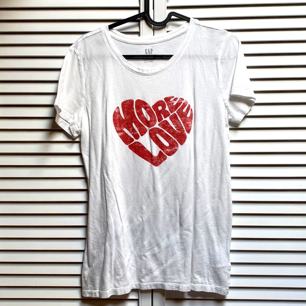 T-shirt size M.